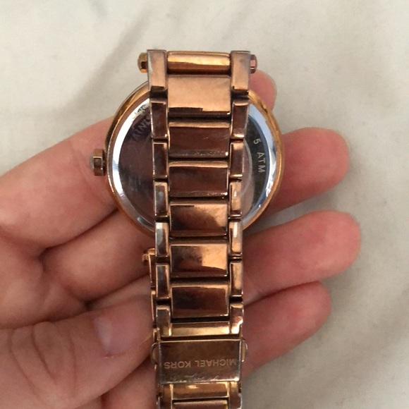Michael Kors Authentic Rose Gold Watch - Picture 4 of 4